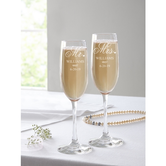 Set of 2 Mr and Mrs Champagne Toasting Flutes for Bride and Groom, His and  Hers Wedding Day Glasses for Newlyweds, Engagement, Wedding, and Bridal  Shower Gifts (8oz)