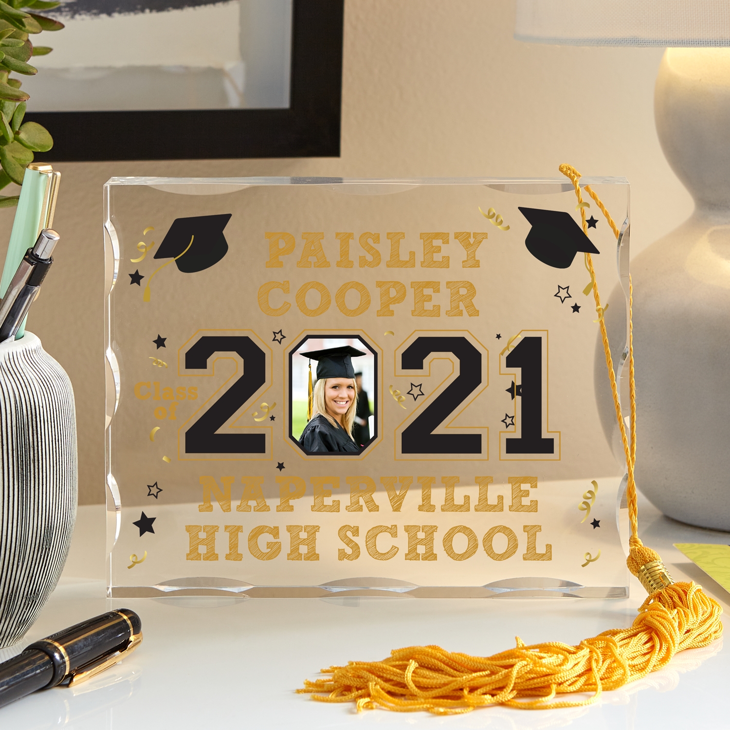 Mens Graduation Gifts - 17 Great Graduation Gifts For Guys - Here are 42 best graduation gifts in 2021.