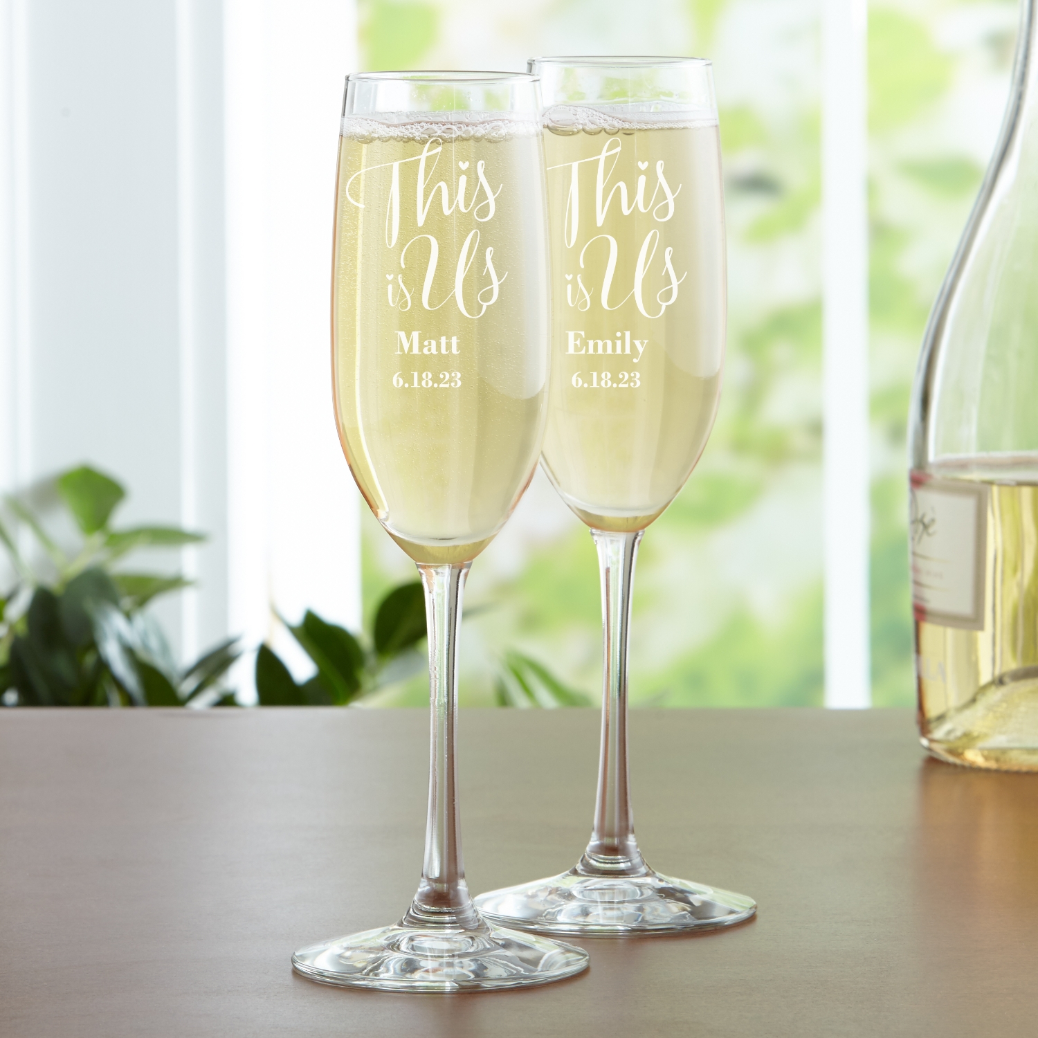 GIFTS INFINITY Champagne flutes glass Set of 2, Hand Blown Personalized  Wedding Flutes Toasting Glasses (Reg Sweet 16)