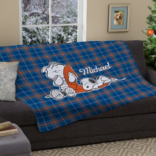 PEANUTS® Linus™ & Snoopy™ Christmas Plaid Plush Blanket