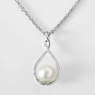 Infinite Pearl and Diamond Necklace